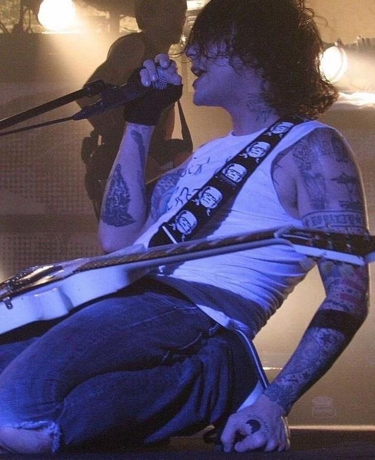 { 𝖕 } 击 tweet media