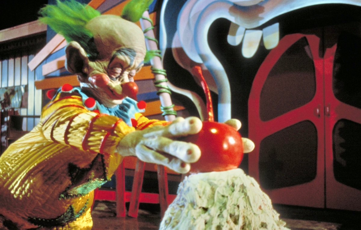 EugWSerra's tweet photo. On May 27, 1988, Killer Klowns from Outer Space invaded the Earth! #KillerKlownsfromOuterSpace #ChiodoBrothers #GrantCramer #SuzanneSnyder #JohnAllenNelson #JohnVernon #PeterLicassi #MichaelSSiegel #CharlesChiodo #EdwardChiodo
#StephenChiodo https://t.co/Rp2DIQdTQL