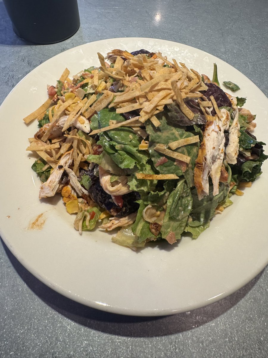 WoodyCliffords's tweet image. Happy Monday #TwitterVerse Great and Beautiful Day. Athletes on Spring Break getting after it. Workout #1 ✅ About to Smash this Salad and then the Gauntlet. 
Kaia Girl Choir 330 in Thousand Oaks
Kona Boy 🏈 4 in Westlake 
Kaipo ⚾️ 5 in Calabasas. Let’s do this