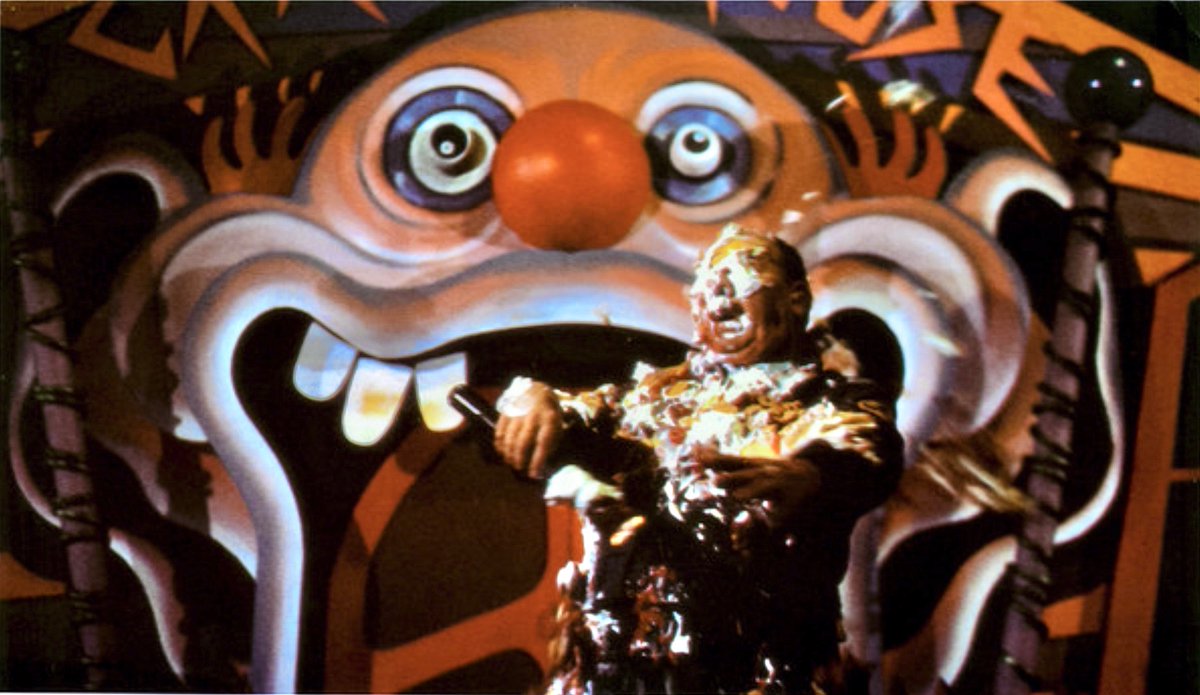 EugWSerra's tweet photo. On May 27, 1988, Killer Klowns from Outer Space invaded the Earth! #KillerKlownsfromOuterSpace #ChiodoBrothers #GrantCramer #SuzanneSnyder #JohnAllenNelson #JohnVernon #PeterLicassi #MichaelSSiegel #CharlesChiodo #EdwardChiodo
#StephenChiodo https://t.co/Rp2DIQdTQL