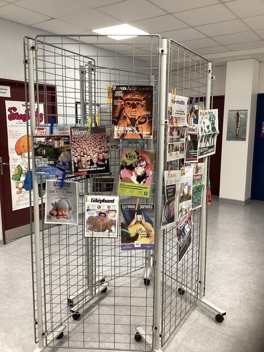 CdiVallergues's tweet photo. #SPME au CDI: kiosque, nombreuses séances pédagogiques à venir : Classe investigation @LeCLEMI "Le procès de Bobigny" avec 👩🏾🎓🧑🏼🎓 3e et "Trafic en Amazonie" pour 👩🏼🎓🧑🏾🎓 4e . Réalisation des titres de JT, 🎥 en direct du Fablab @F3cotedazur @franceinfo la concurrence va être rude 😉 https://t.co/IyPNzdQud0