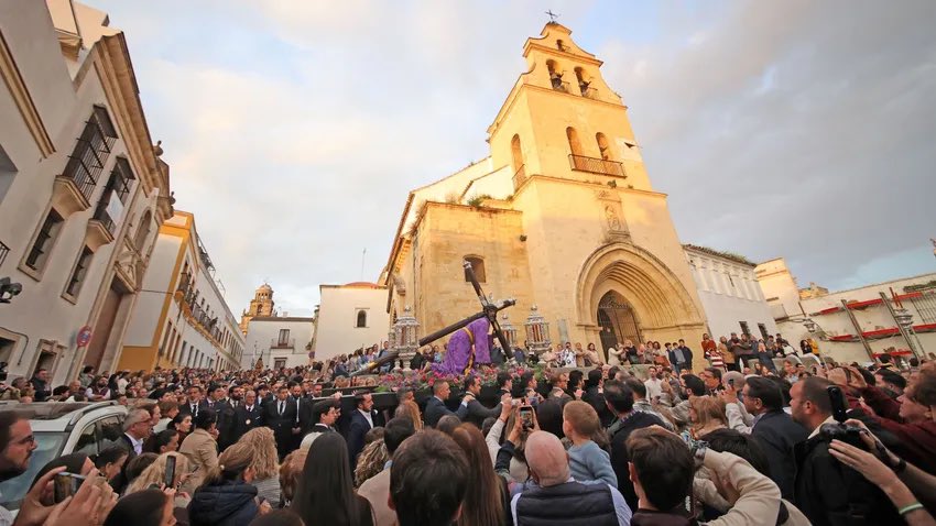 🌙 Buenas Noches, así se despedía el Señor de la Salud en sus Tres Caidas de su Templo, de San Lucas.

Que tarde y noche nos ha regalado la Hermandad de las <a href="/3caidasjerez/">Tres Caídas Jerez</a>.

📸 Manuel Aranda.