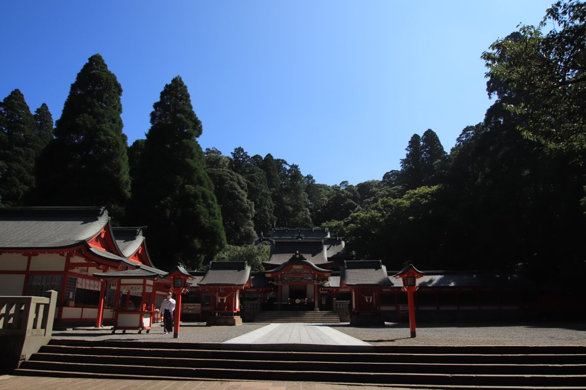 powerspot_168's tweet photo. パワースポット紹介：0052 龍馬の新婚旅行地、九州屈指のパワースポット「霧島神宮」（鹿児島県）
ご利益：縁結び、開運、夫婦円満…

皇居・富士山・伊勢神宮と連なる「レイライン」上に存在していることからも、九州随一のパワースポットとして屈指の存在です。
#パワースポ��ト #霧島神宮 #坂本龍馬 https://t.co/MfPeyeAwCQ