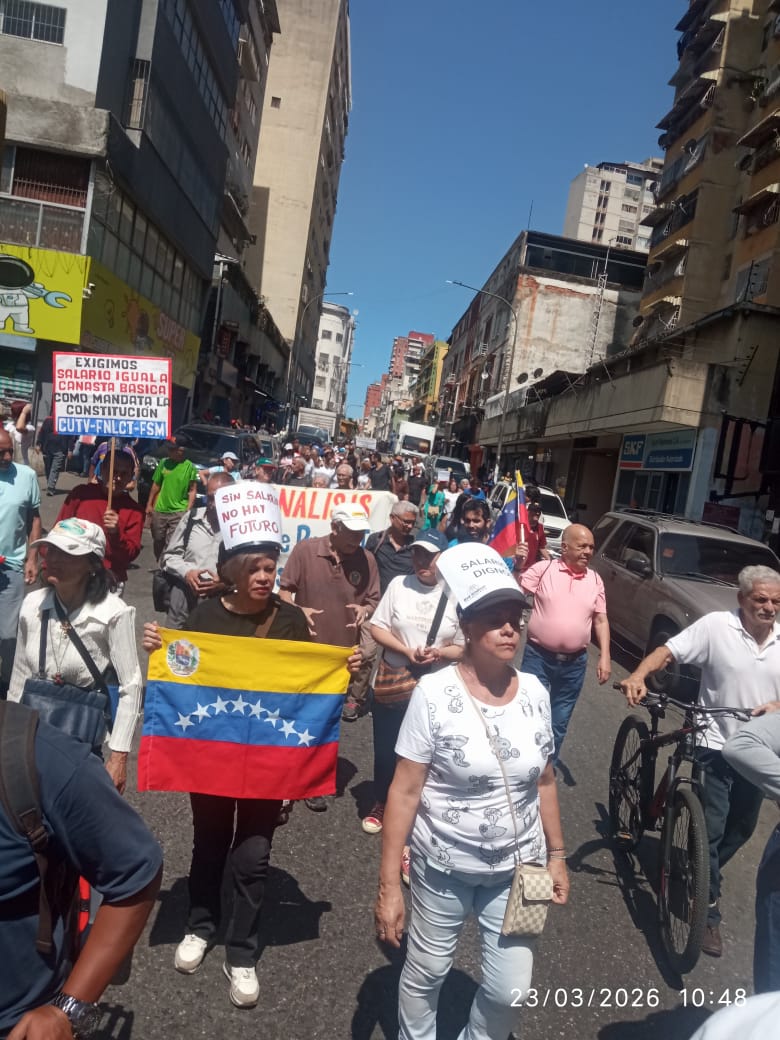 FNLCT's tweet photo. @CUTV_Venezuela
🚩Pese a violencia y provocación del Gobierno tutelado,los trabajadores y sus organizaciones unidas en el #PliegoDeExigencias entregamos comunicación al @MinpublicoVEN y realizamos marcha q terminó en asamblea frente a CTV. En 23 regiones hubo movilización¡Unidad! https://t.co/vY4AAMqWmt