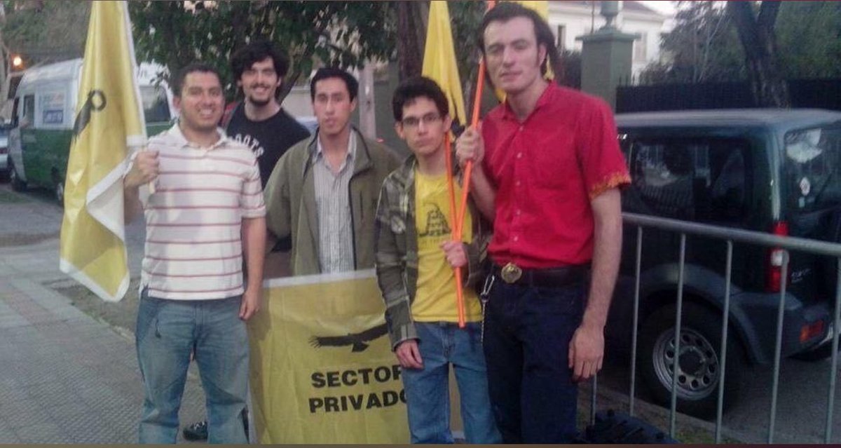 Gustavo bajo un sol forastero 🇨🇱🇵🇸 tweet media