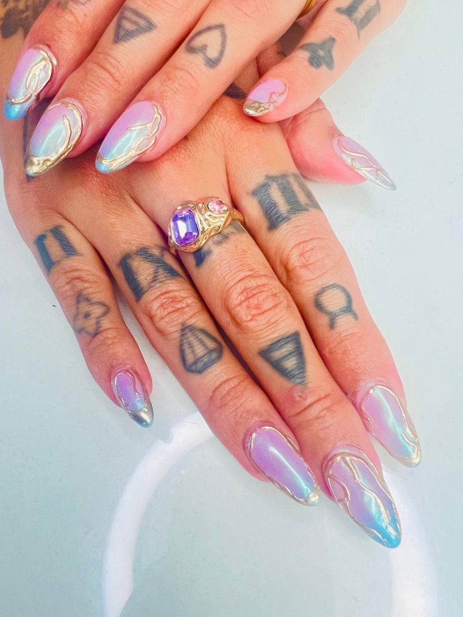 N I V V Ξ N ▪︎ X tweet media