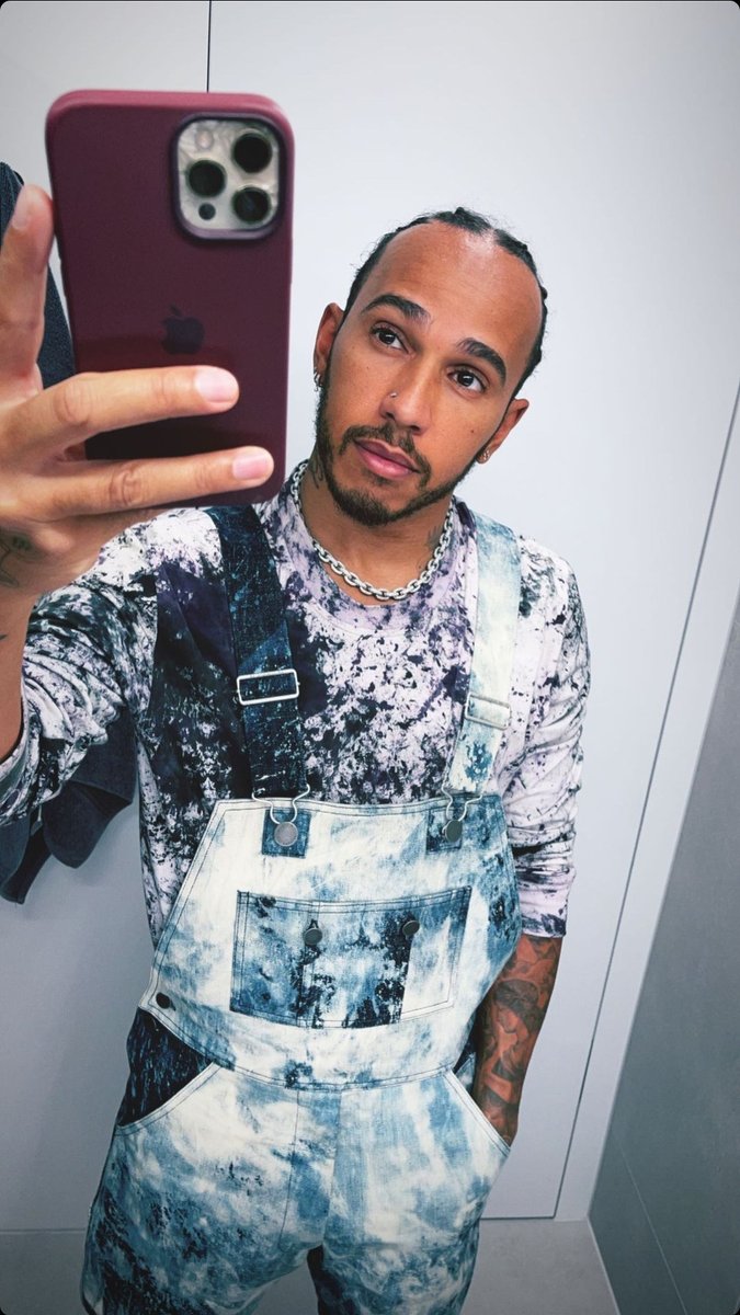 Hourly Lewis Hamilton tweet media