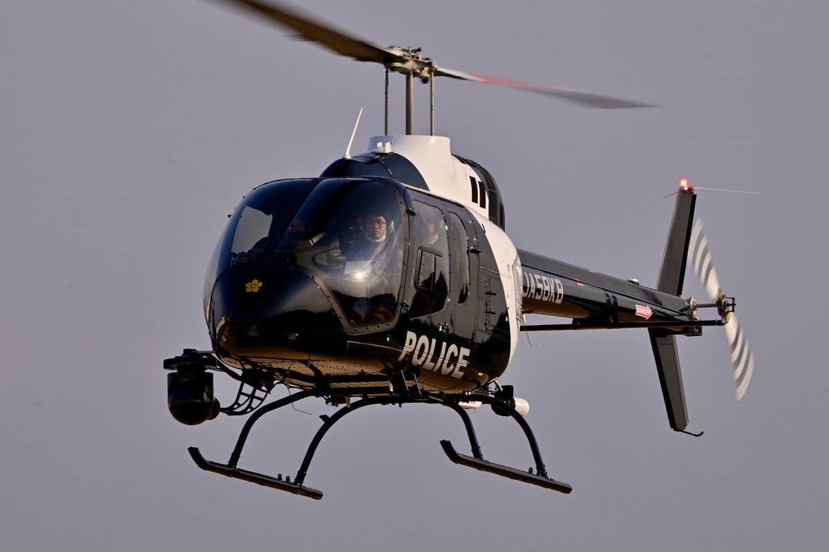 umkVMdyhA76PkK9's tweet photo. おはよう🌞昨日の栃木ヘリポートから…しかしめちゃくちゃかっけー愛知県警のポリスヘリ🚁何処と無くアメリカンな感じ⁉︎ みんな真似したらいいのにww
#heliservice #栃木ヘリポート #愛知県警察 #ヘリコプター https://t.co/OpOe0w42sy