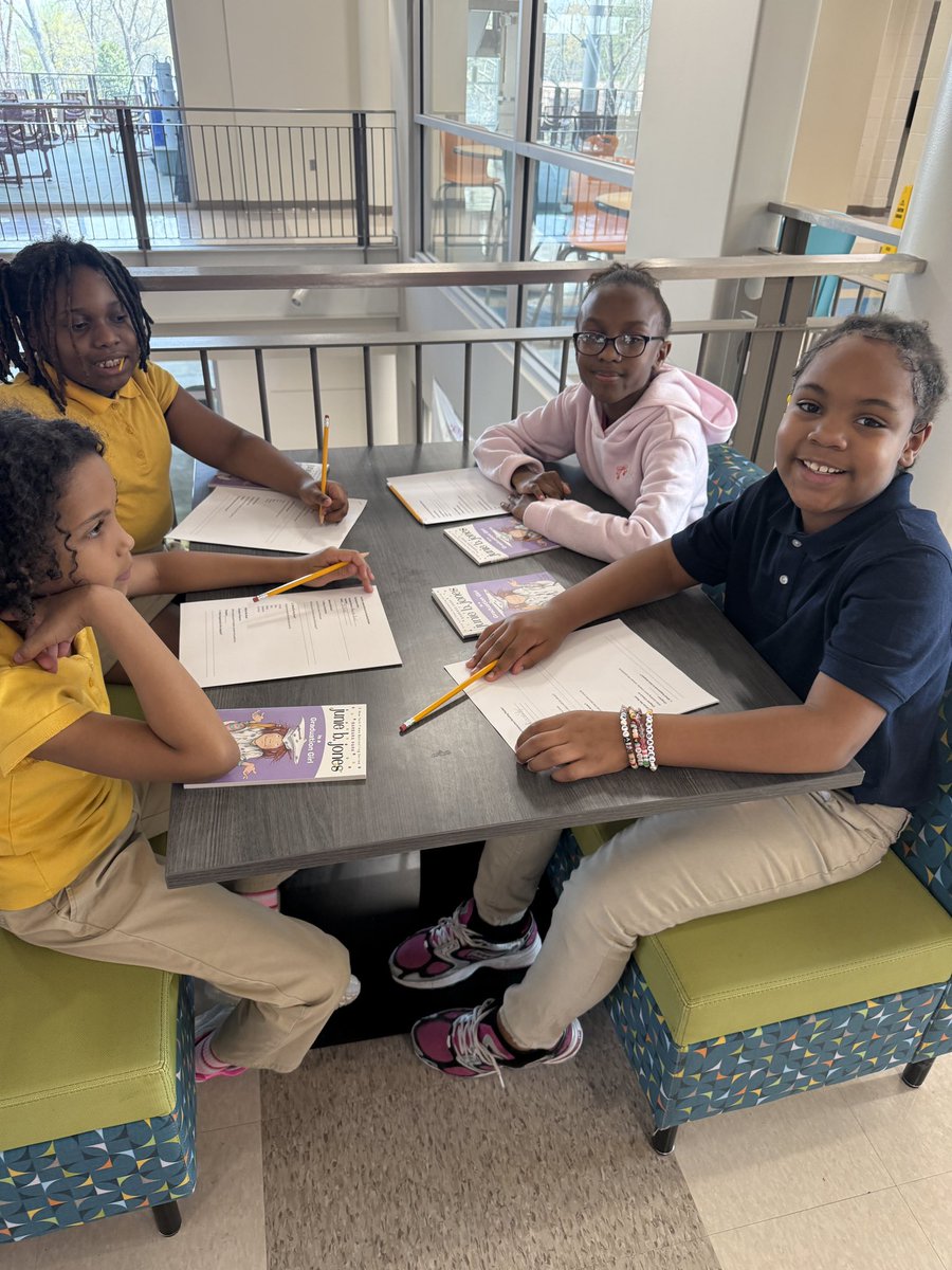 TAG_STEMyes's tweet photo. Enjoyed our after school book 📖 club today with these enthusiastic and energetic girls. Absolutely love ❤️ connecting with readers and future leaders! @melsithole @APSTAGAcademy @marcopitts @apsupdate https://t.co/3jcUk4yTSL