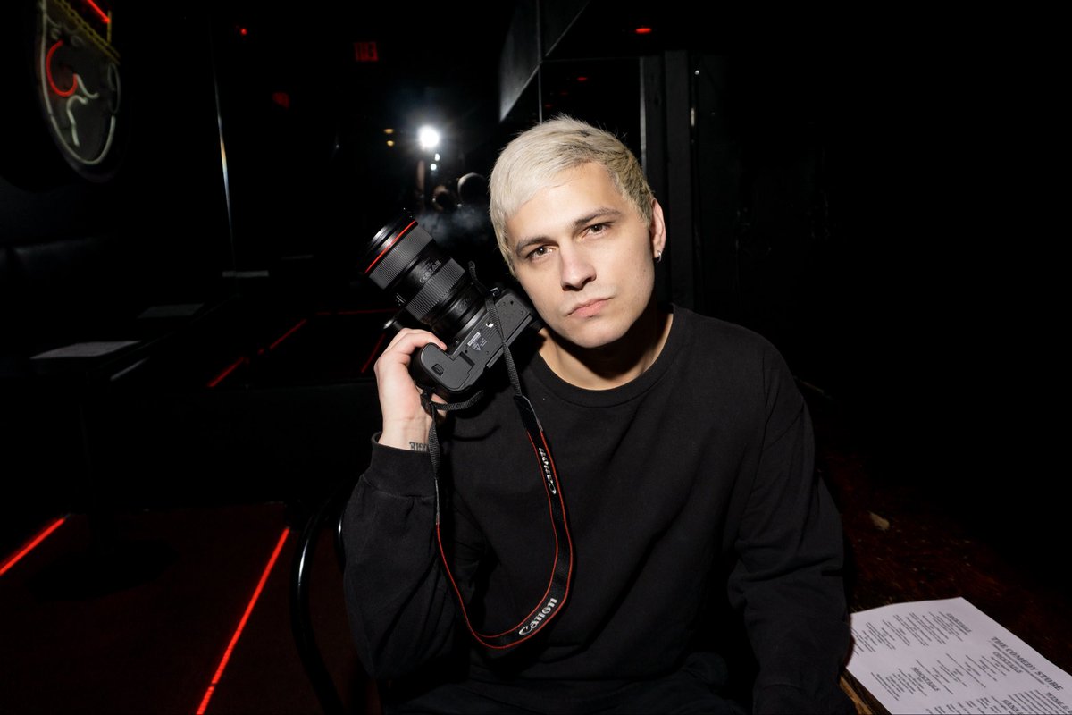 TheRobFlo's tweet photo. here’s a photo of me from last night at the comedy store with my camera 🩶 https://t.co/sxXvIElU7l