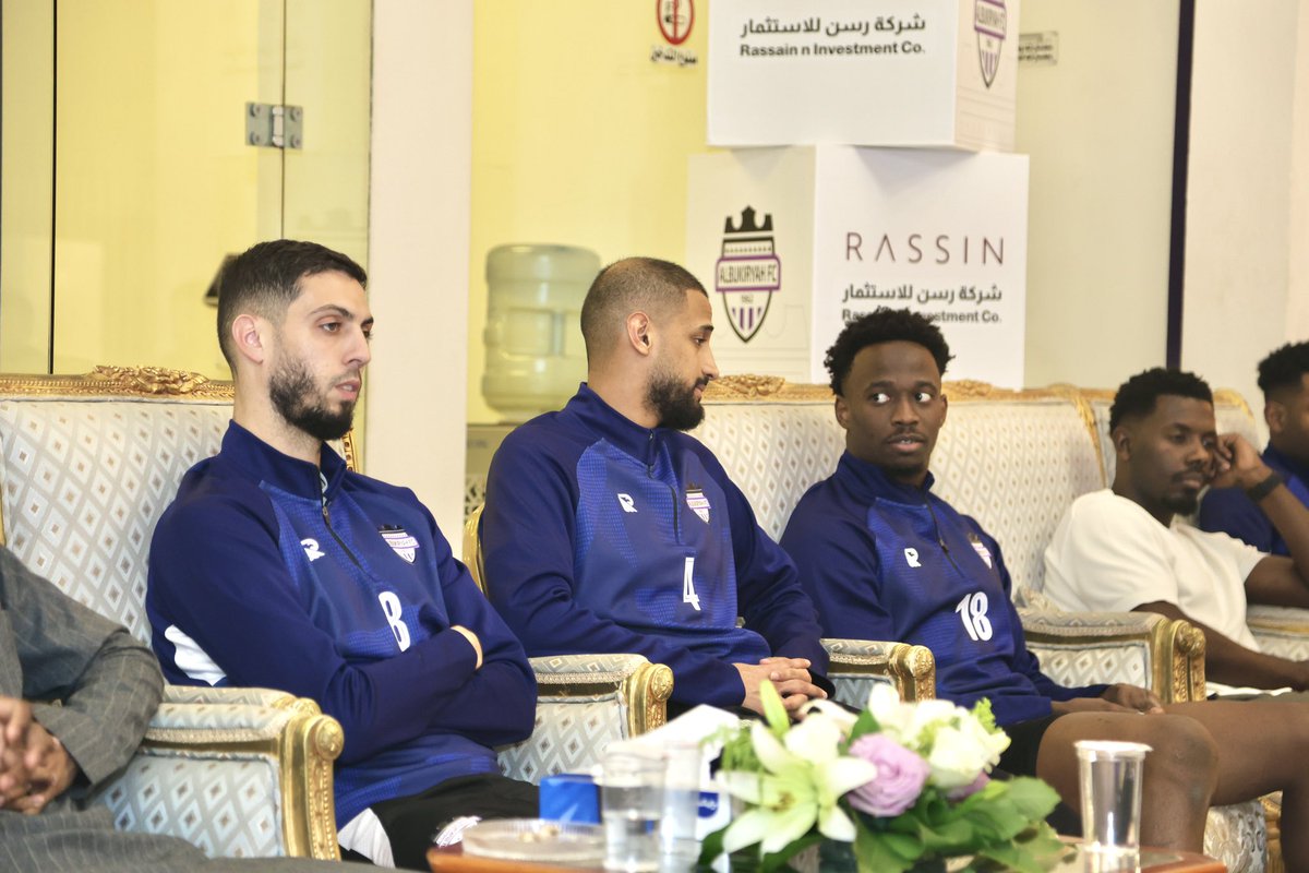 ALBUKIRYAH_FC's tweet photo. 📸| جانب من لقاء المعايدة في #نادي_البكيرية بحضور الذهبي المهندس عبدالرحمن السويلم

كل عام وأسرة البنفسجي بخير 💜

#البكيرية https://t.co/FvEhQmTxjW