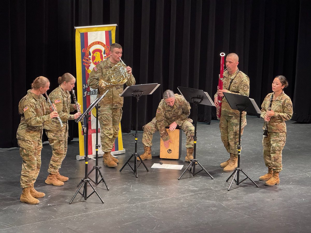 34thArmyBand's tweet image. Synergy Winds had a great start to their annual school tour today! Thank you for being our first stop, Tipton Community School! 🎶 

@IowaNatGuard @TiptonTigersCSD 
#IowaArmyNationalGuard #ArmyBand #CitizenSoldier