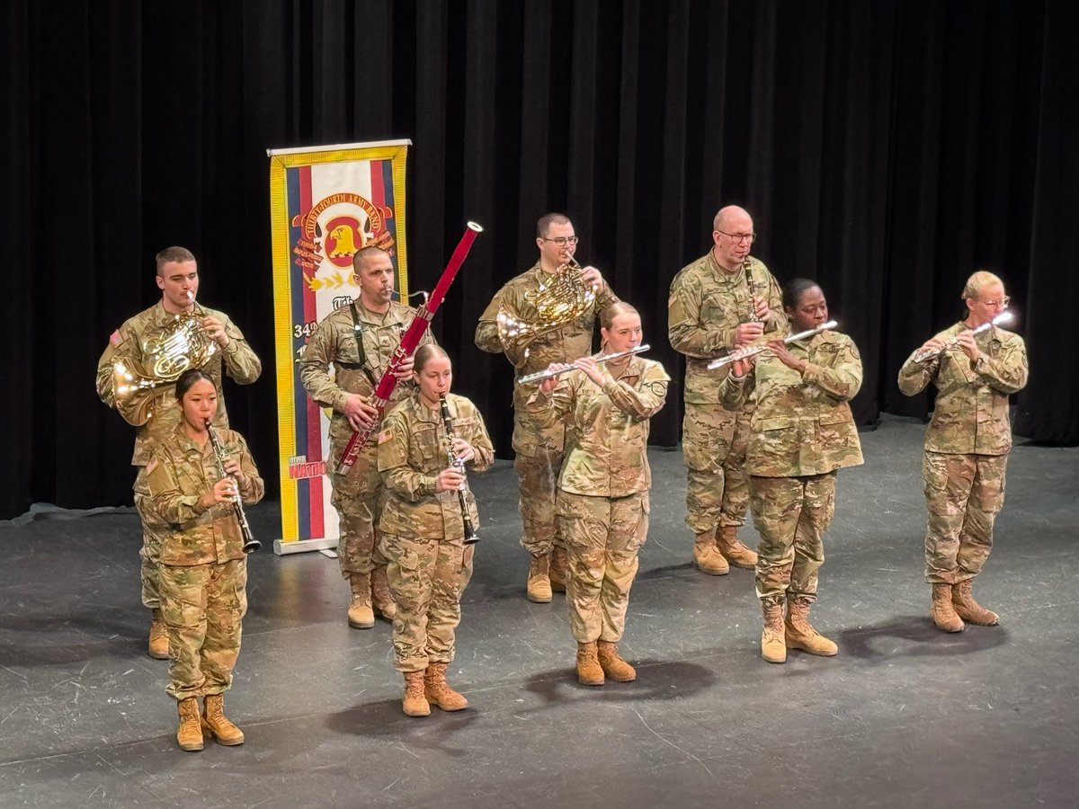 34thArmyBand's tweet image. Synergy Winds had a great start to their annual school tour today! Thank you for being our first stop, Tipton Community School! 🎶 

@IowaNatGuard @TiptonTigersCSD 
#IowaArmyNationalGuard #ArmyBand #CitizenSoldier