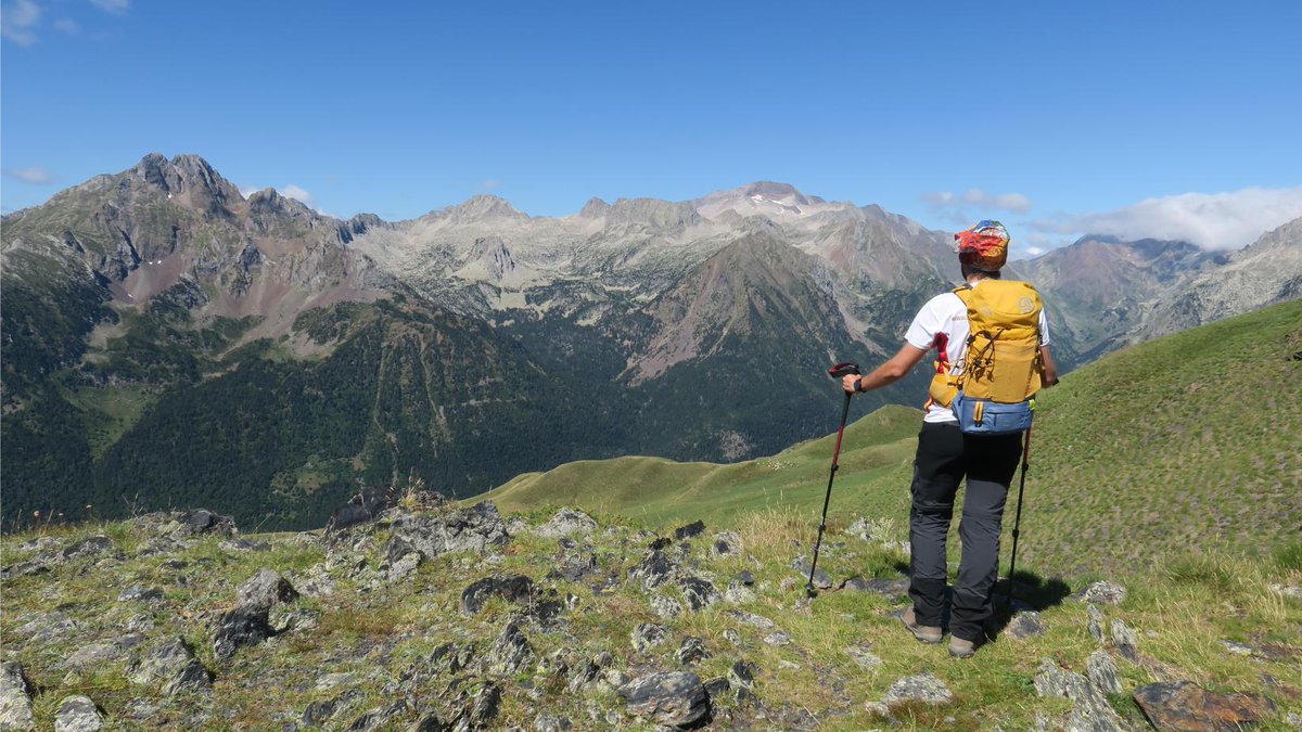 Con botas y mochila tweet media