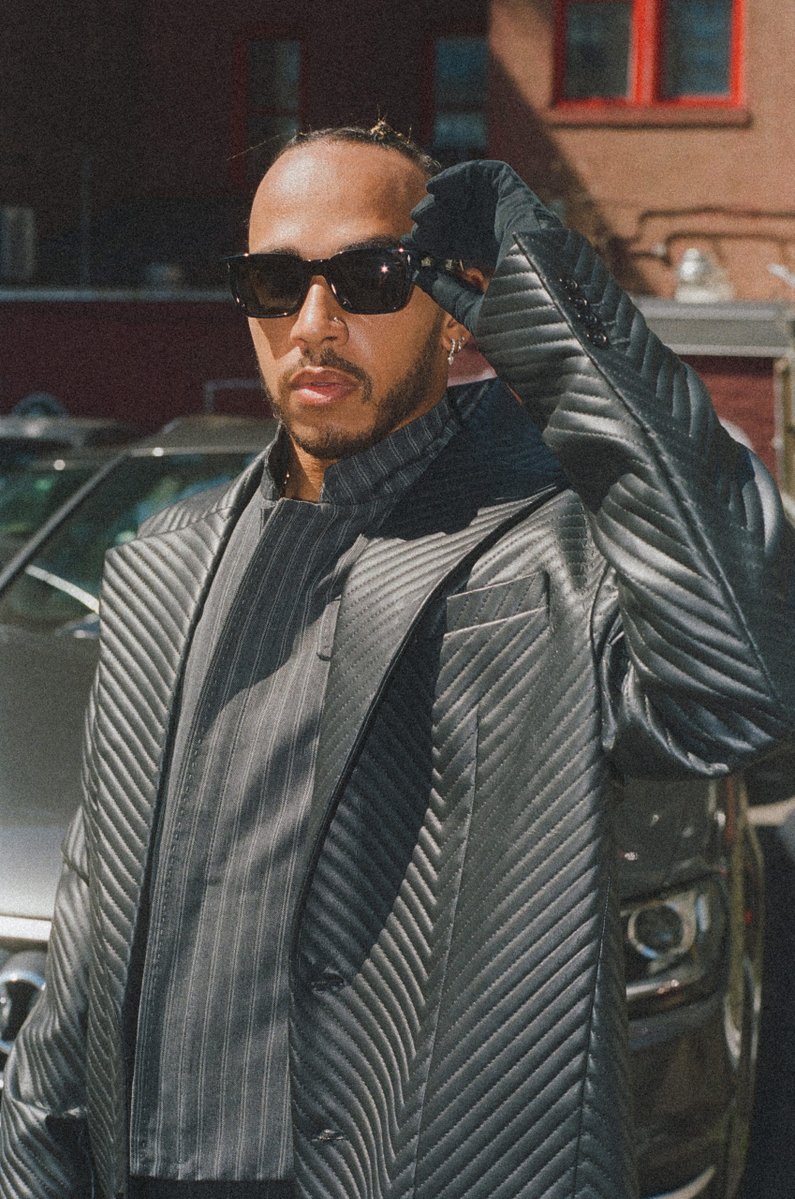 Hourly Lewis Hamilton tweet media