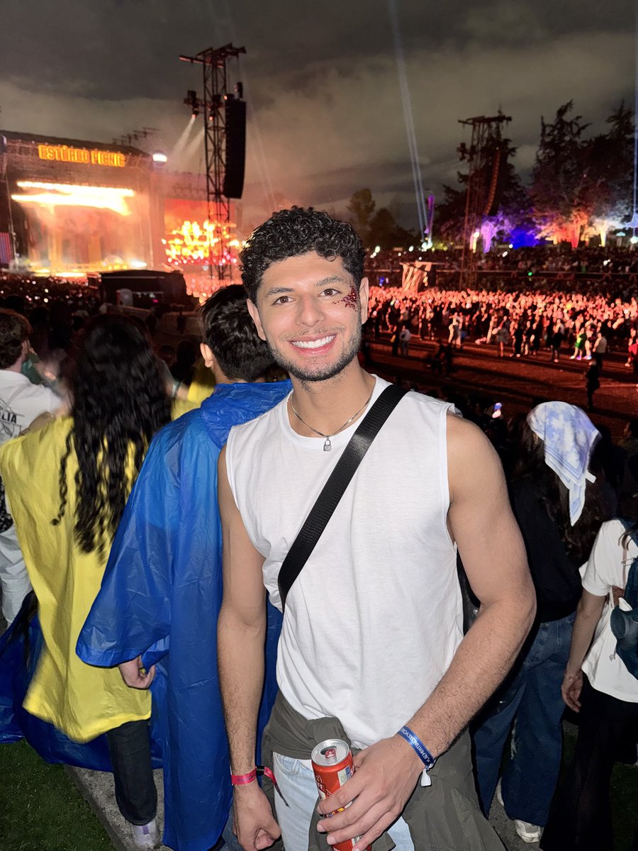 Yecheyo's tweet photo. Estéreo Picnic ✨ https://t.co/5bd206aoel
