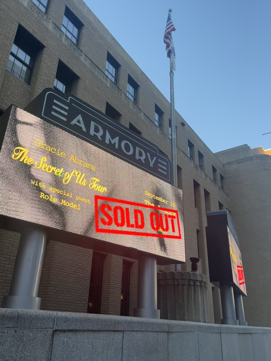 maya ⋆˚𝜗𝜚˚⋆ is KICKING AND SCREAMING tweet media