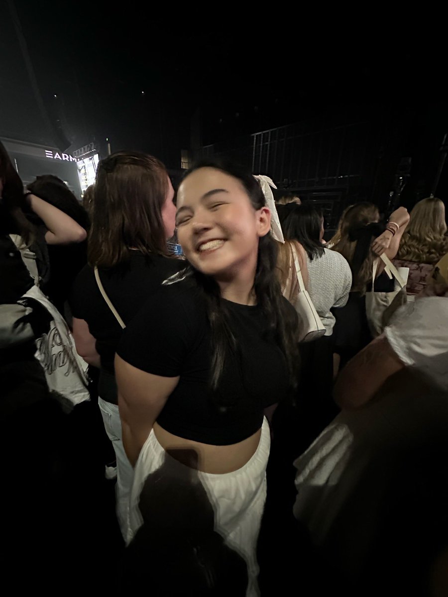 maya ⋆˚𝜗𝜚˚⋆ is KICKING AND SCREAMING tweet media