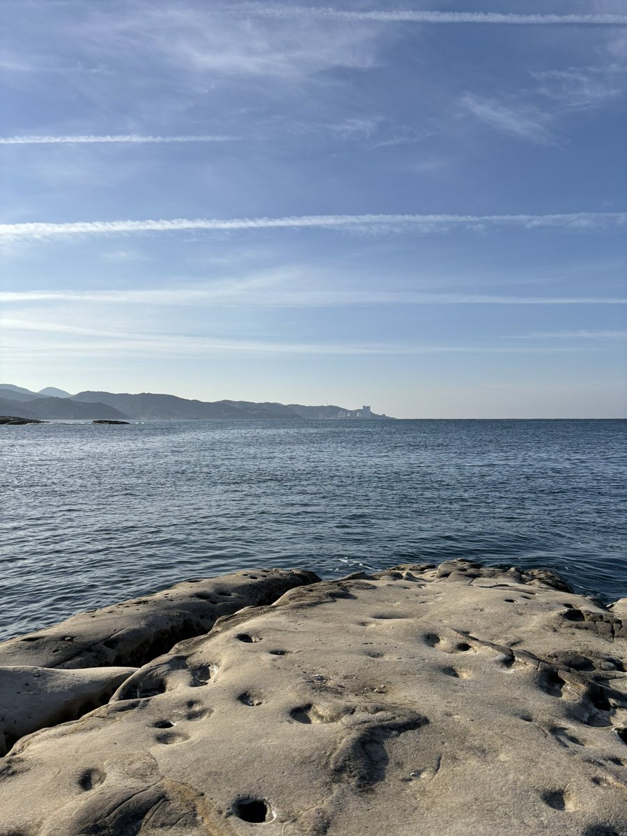 沖の方は跳ねてるのになぁ…