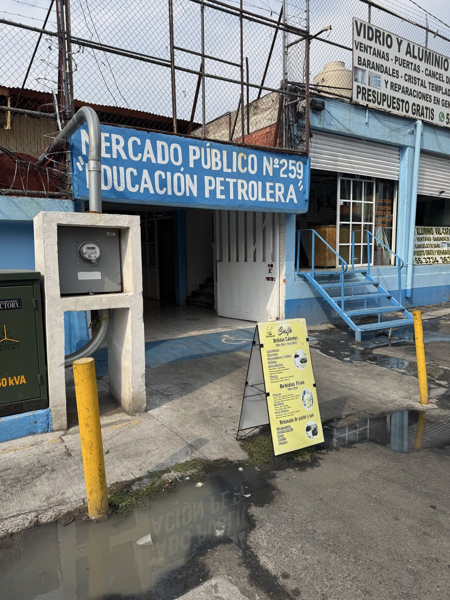 MarioOntiverosE's tweet photo. En el Mercado Público 259 de la Colonia Educación Alcaldía #coyoacan en la Ciudad de México. El drenaje está colapsado y se está desbordando hacia el interior del área de comida. Urge VACTOR. Foco de infecciones. @giogutierrezag @Alcaldia_Coy por favor solicitamos del apoyo urge. https://t.co/RpyQkPDMl4