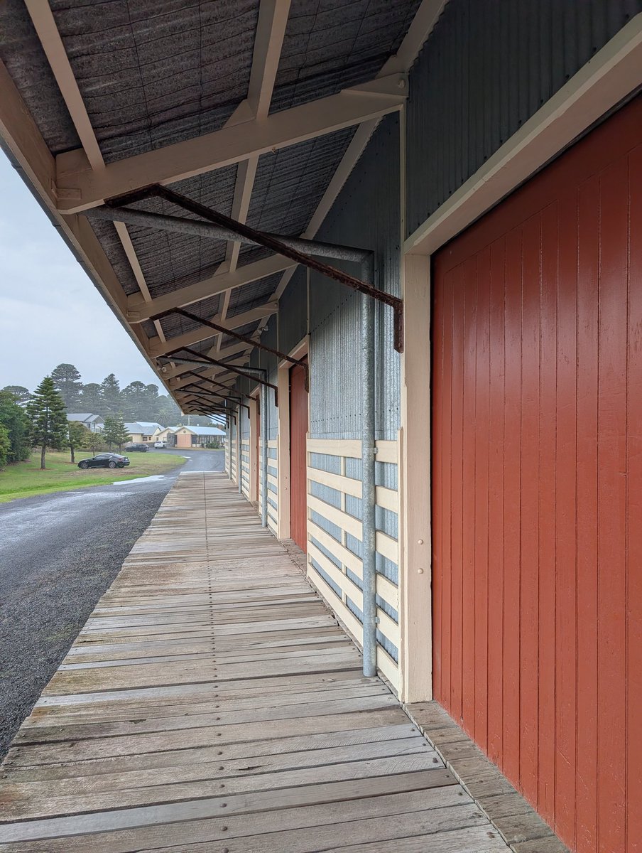Bundogs's tweet image. Morning stroll today to Port Fairy 
Dodging some rain at the Railway Goods Shed which has some 💰 pumped into it 
Nice bit of history and shelter 😜 #outandabout #wetweatherantics #hobboatthegoodshed