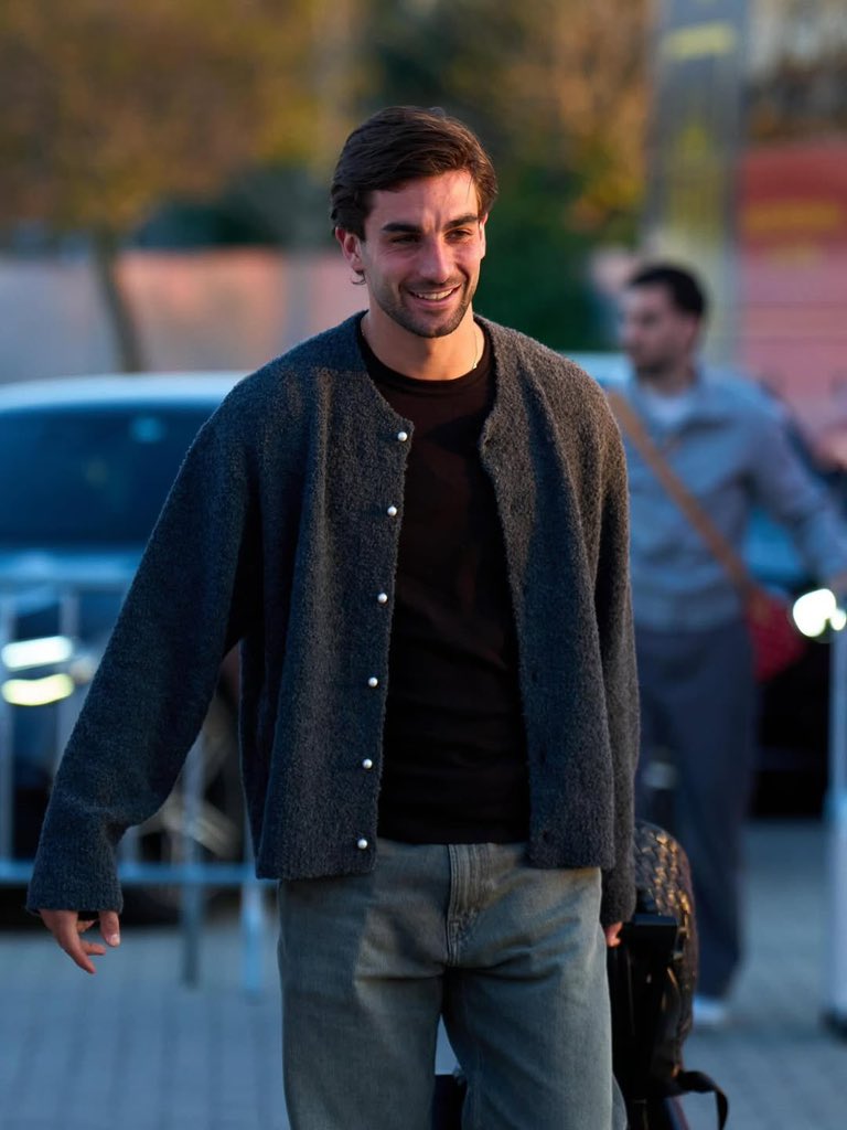 feri ✶ tweet media