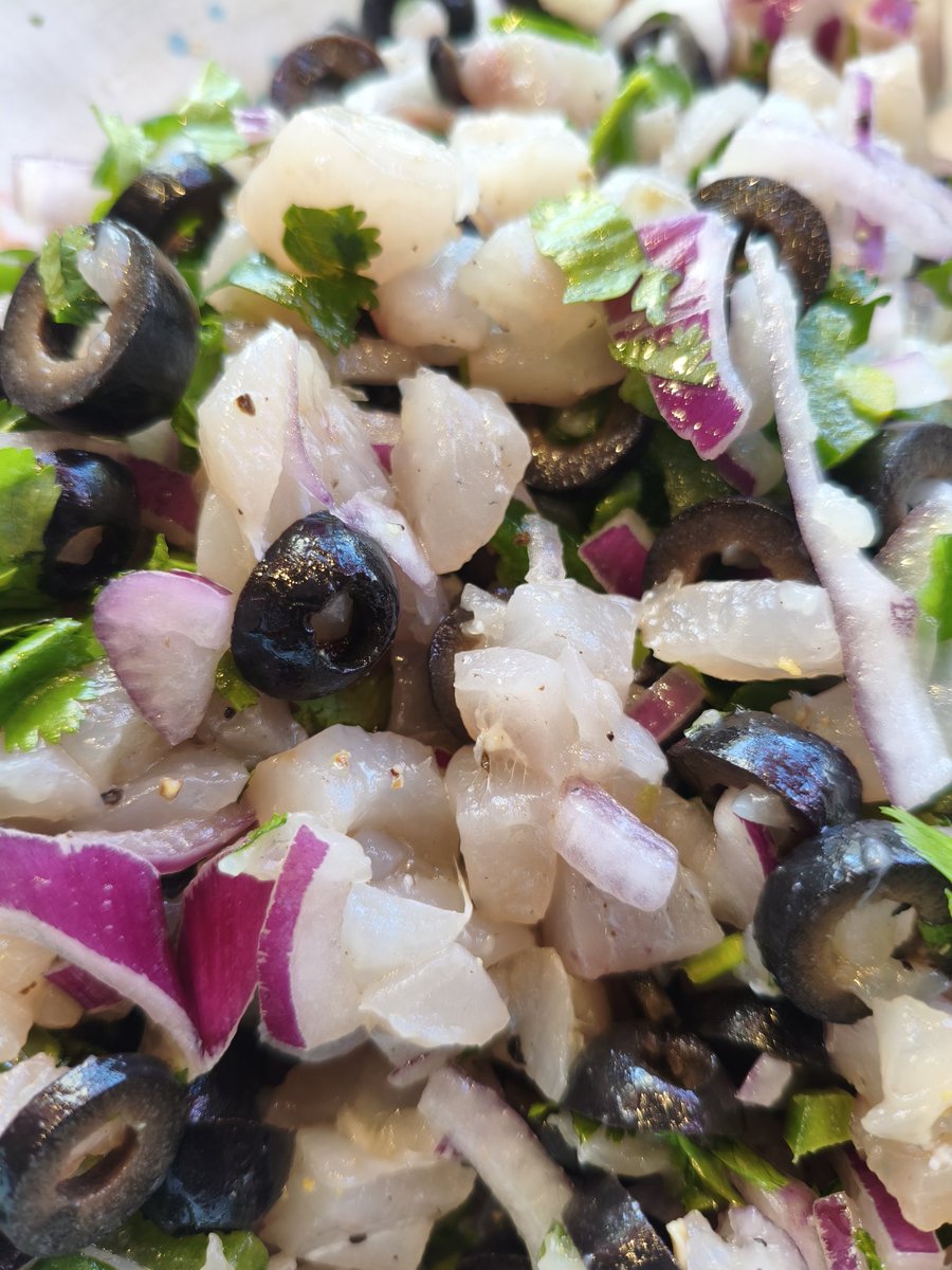 Un ceviche 100% Ensendense, siguiendo la receta de "el compadre" de La Cocedora de Langosta. En esta ocasión con cabicucho