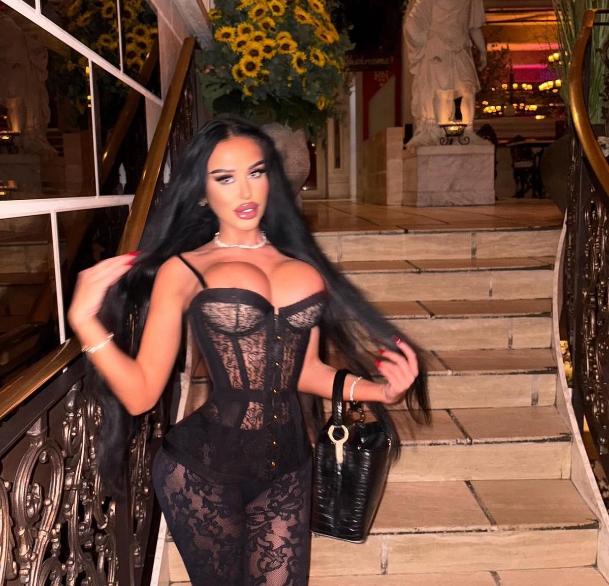 Yasmina Sabrina FINDOM SILICONE SUPREMACY tweet media