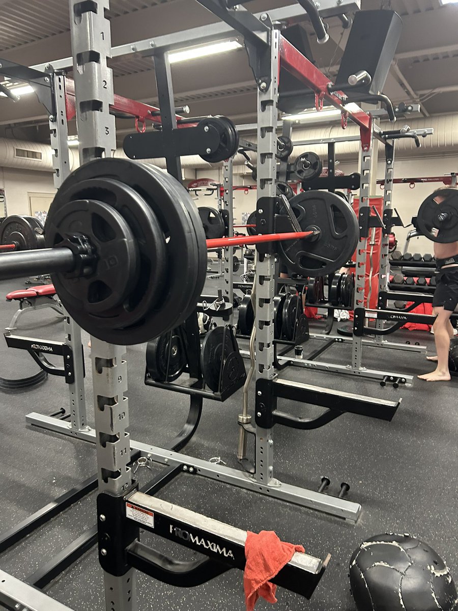 5:30 team lift cleans and squats

@coach_zuckMCK @coachNovak
@coach_Gardiner