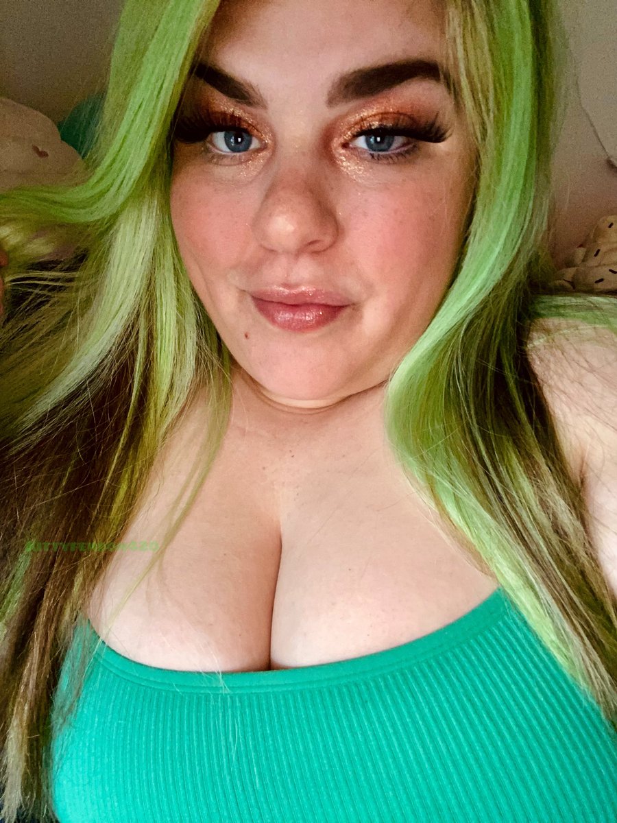 Worship my giant tits 🥥 🥥