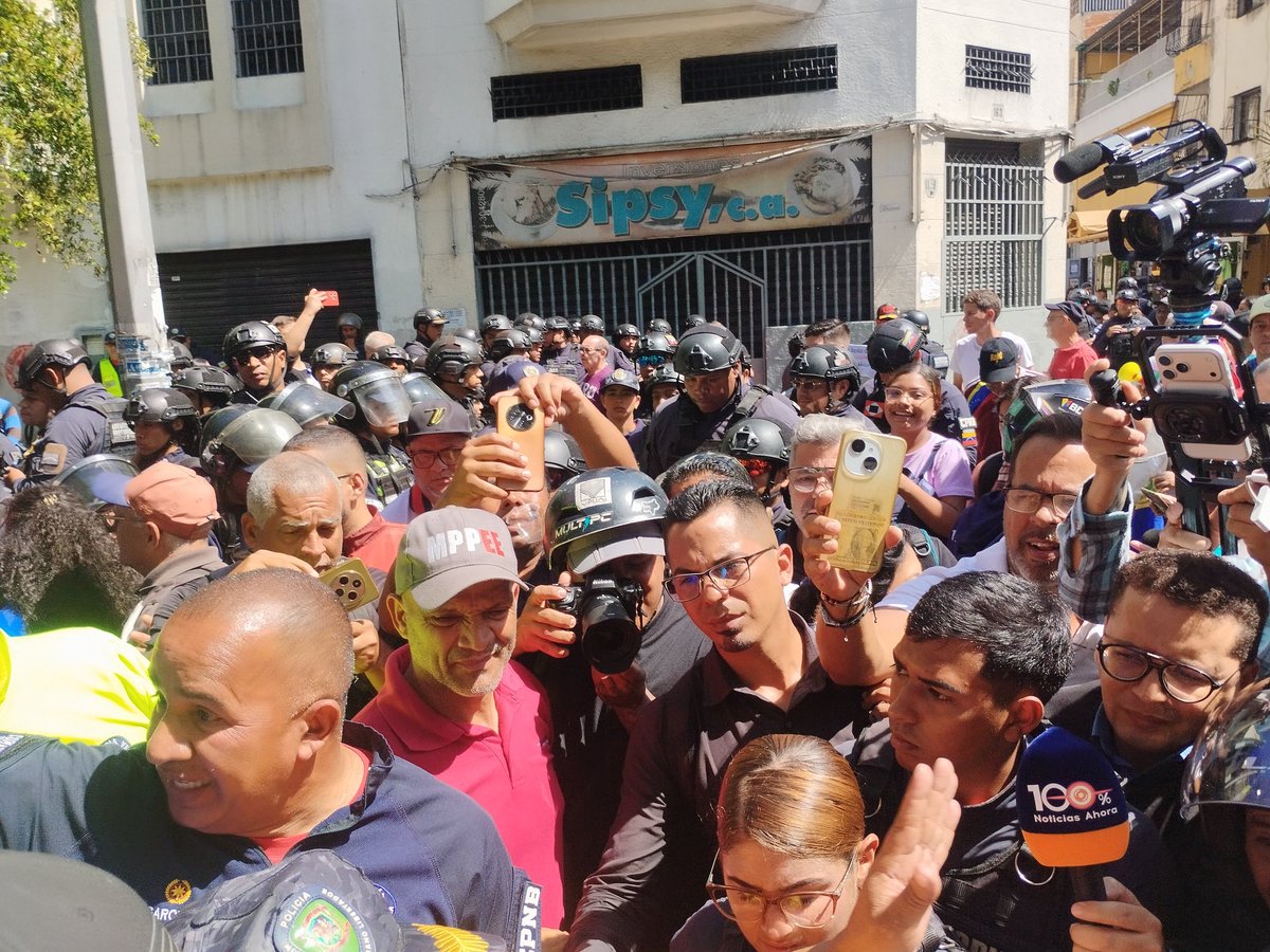 #AumentoSalarialYa tweet media