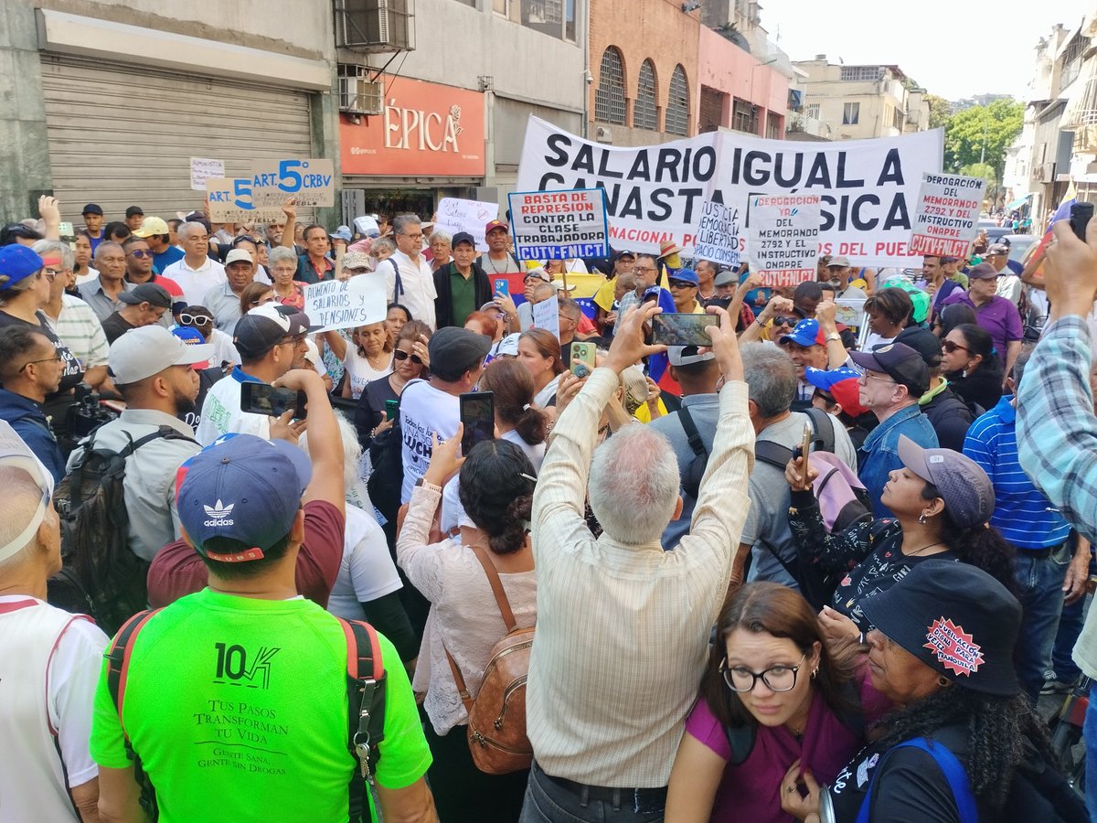 #AumentoSalarialYa tweet media