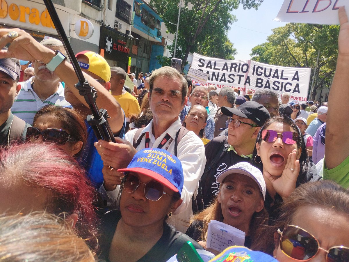 #AumentoSalarialYa tweet media