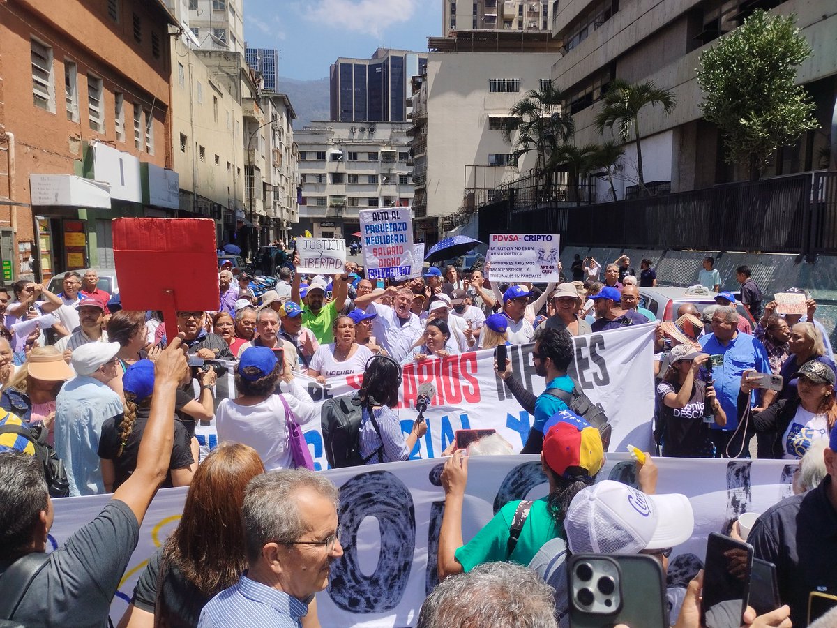 #AumentoSalarialYa tweet media