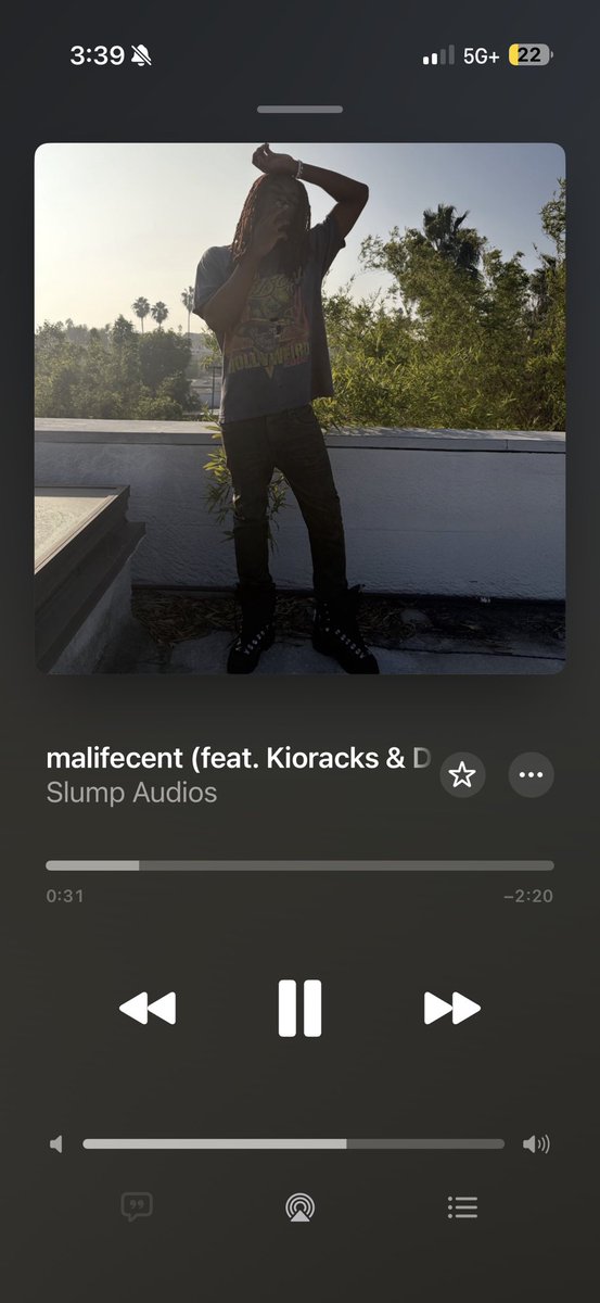 come riot tweet media