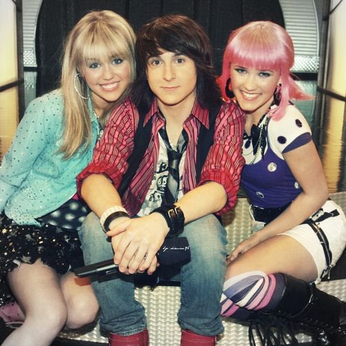 Tudo Miley tweet media