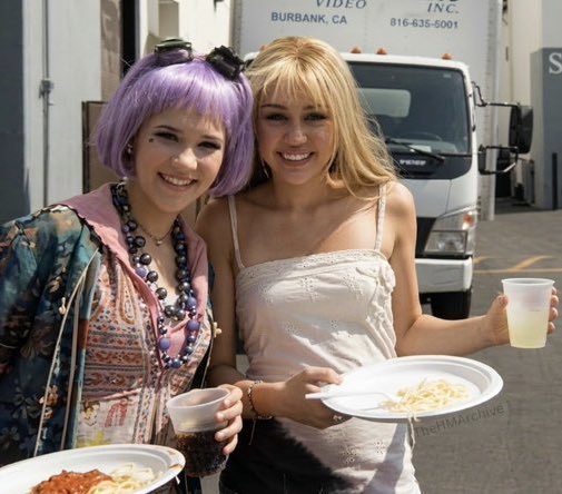 Tudo Miley tweet media