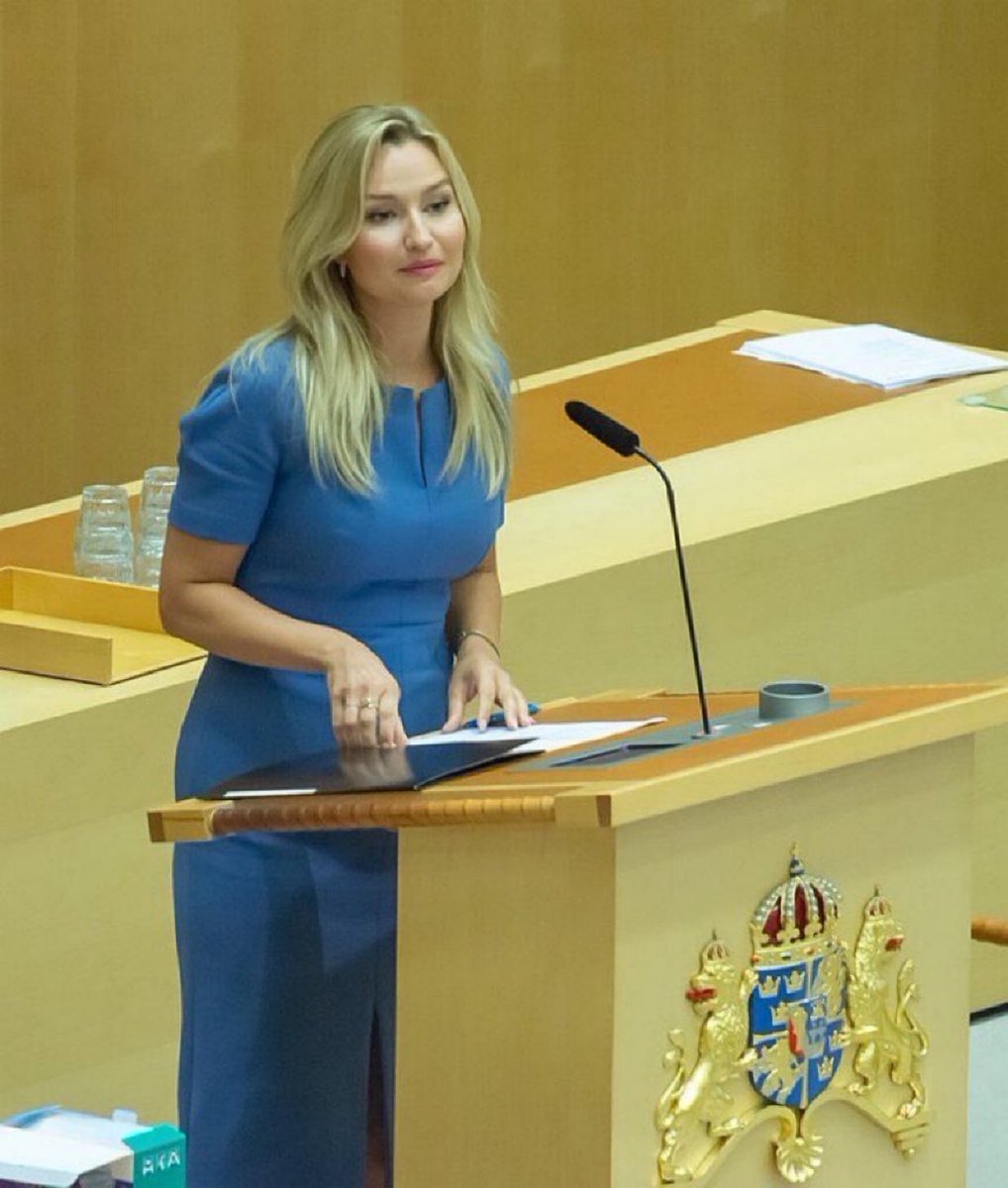 “Islam must adapt to Sweden. It cannot be practiced the same way it is in Muslim countries. This is why I propose banning the burqa and niqab in all public places in Sweden.”

🇸🇪 Swedish DPM Ebba Busch.🔥