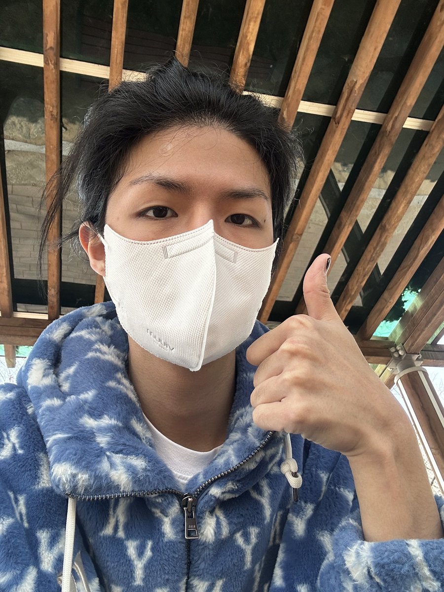 junhanfits's tweet photo. • NY Yankees MLB Monogrammed Plush Fleece Jacket in Blue
• VIUUM 4 ply Fabric Disposable Face Mask https://t.co/2mDx9LJl5w