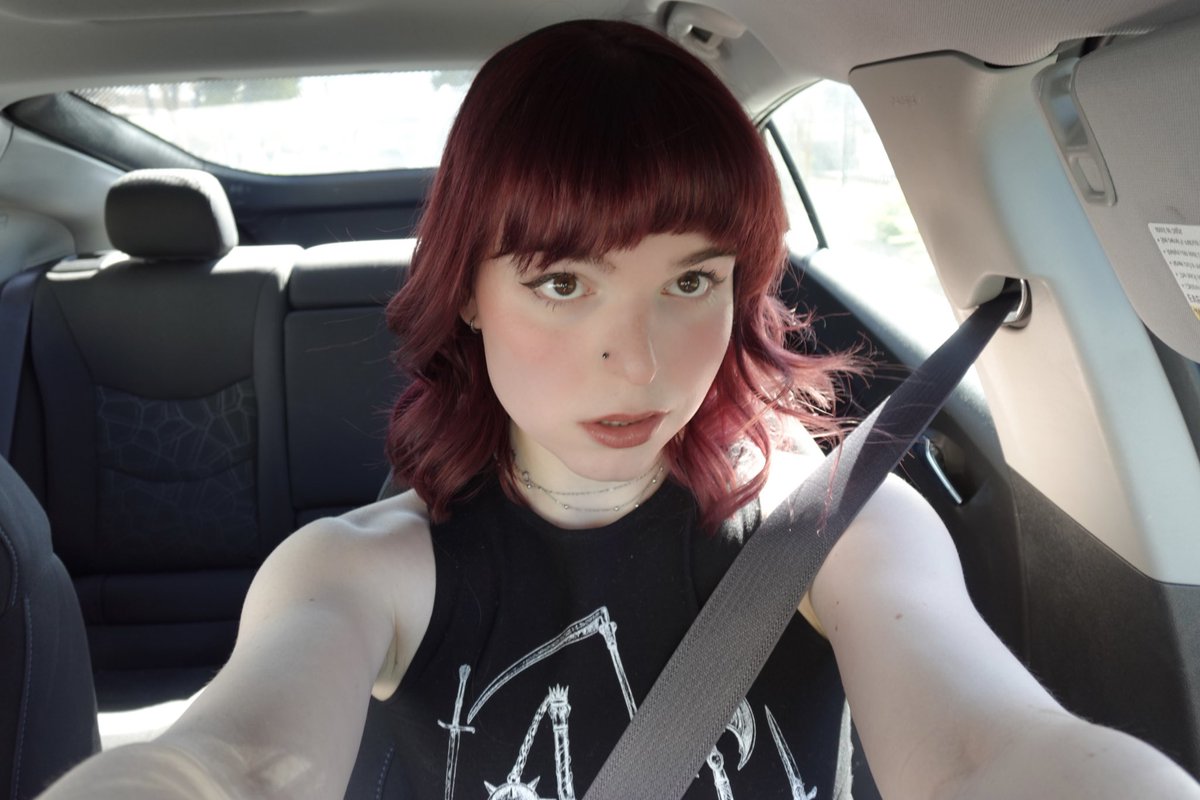 Charlotte :3 tweet media