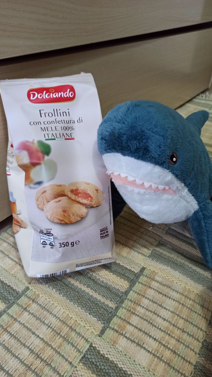 GiraffaV's tweet image. You have bought a new treat, human!
Apple jam cookies!
Lasagna, hurry up or I’ll eat them all!

#IKEAのサメ #ikeashark #stuffedtoy #blåhaj #brioches #italy #peluches #stuffedanimals #blahaj #homesweethome #lasagna #cookies #apple #jam #eat #food #treat