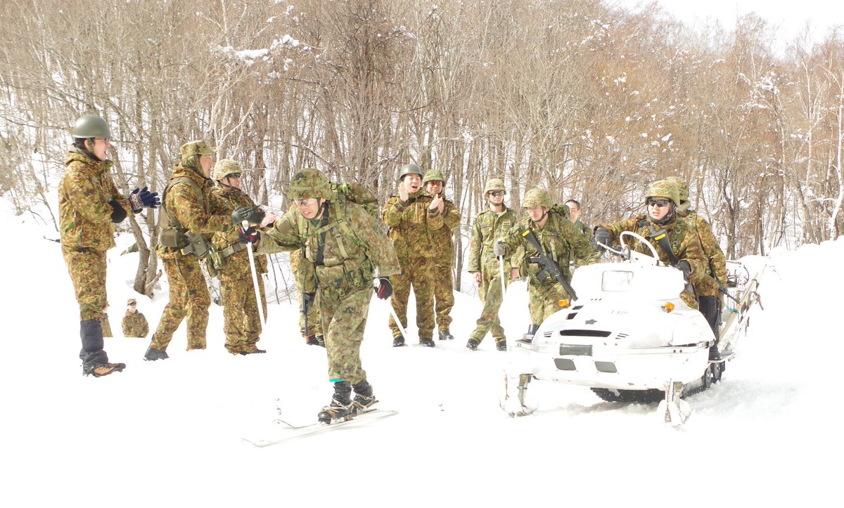11b_na_jgsdf's tweet image. ３月３日から５日までの間、第１１偵察隊は、令和７年度冬季戦技競技会を実施し、個人走、軽雪上車でのアキオ曳行、ジョーリング及び激動後の射撃を実施しました。
偵察隊員として必要な体力・気力の向上、部隊の団結の強化及び帰属意識の高揚を図ることができました。

#Rcn #recon #第１１偵察隊