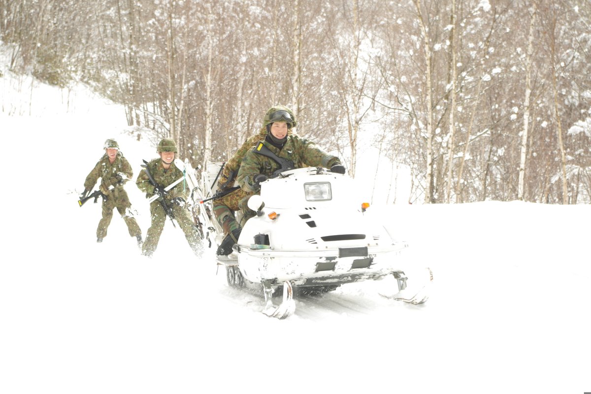 11b_na_jgsdf's tweet image. ３月３日から５日までの間、第１１偵察隊は、令和７年度冬季戦技競技会を実施し、個人走、軽雪上車でのアキオ曳行、ジョーリング及び激動後の射撃を実施しました。
偵察隊員として必要な体力・気力の向上、部隊の団結の強化及び帰属意識の高揚を図ることができました。

#Rcn #recon #第１１偵察隊