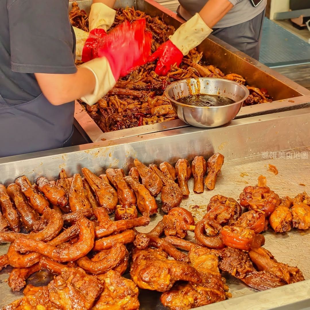 sosa_ling's tweet photo. Happiness can be surprisingly straightforward: a single piece of melt-in-your-mouth pork cutlet is all it takes. https://t.co/ghl2rSmxIR