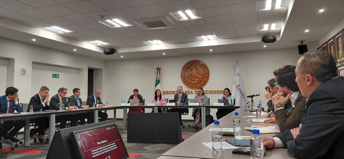 La Secretaría de Economía México presentó ante CANIFARMA el Plan México, con incentivos fiscales y logísticos para fortalecer a la industria farmacéutica y de dispositivos médicos.

Se destacó el Portafolio de Inversiones para facilitar trámites y atender retos regulatorios, así