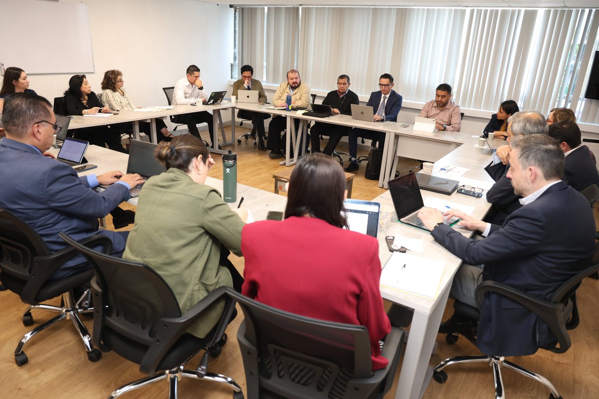 OPSOMSMexico's tweet image. La @SSalud_mx, #DGRI, recibió la visita de Sebastián García @sebgasa, director del Departamento de Evidencia e Inteligencia para la Acción en Salud de la @opsoms,🤝para fortalecer la cooperación técnica en digitalización, interoperabilidad y educación digital. 🌎
