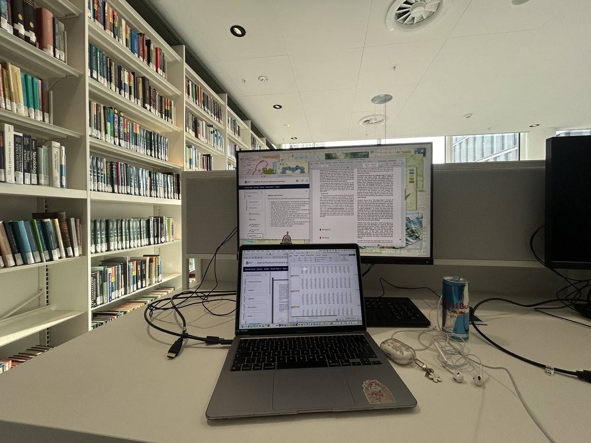 blueyukiakari's tweet image. paper due in 5 days #lockin