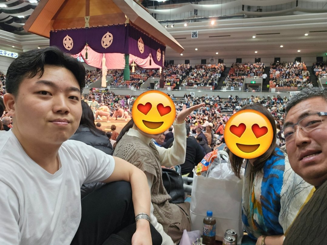 sun_spirits's tweet photo. 大相撲春場所！
今年も行けて感謝。
そして去年に引き続き、今年も娘の誕生日に家族で行けて本当に幸せでした。
観戦後は、すき焼き大好きな娘の為に、奮発して老舗すき焼き屋さんへ。
親バカすぎ(笑)
24歳になっても、家族で我が子の誕生日を祝えるって、こんな幸せなことはない。 https://t.co/FEY6kYi0LJ
