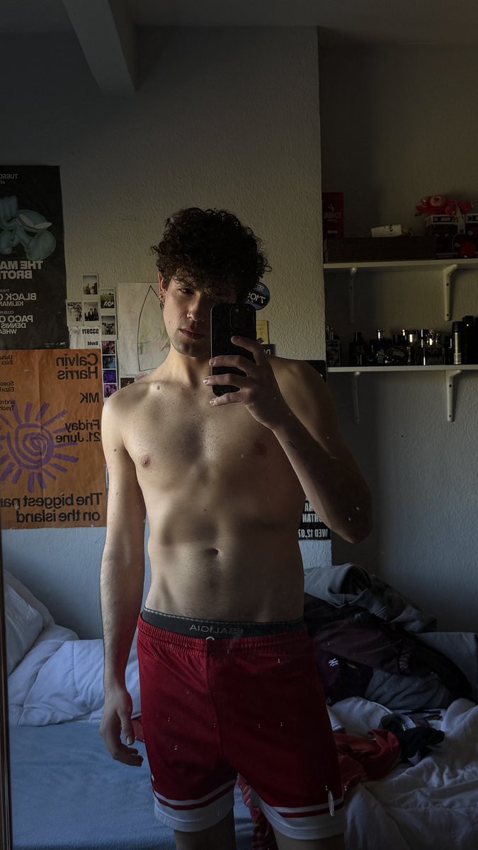 DaanEspada's tweet photo. Twitter vs insta https://t.co/dMdvDxrnnn