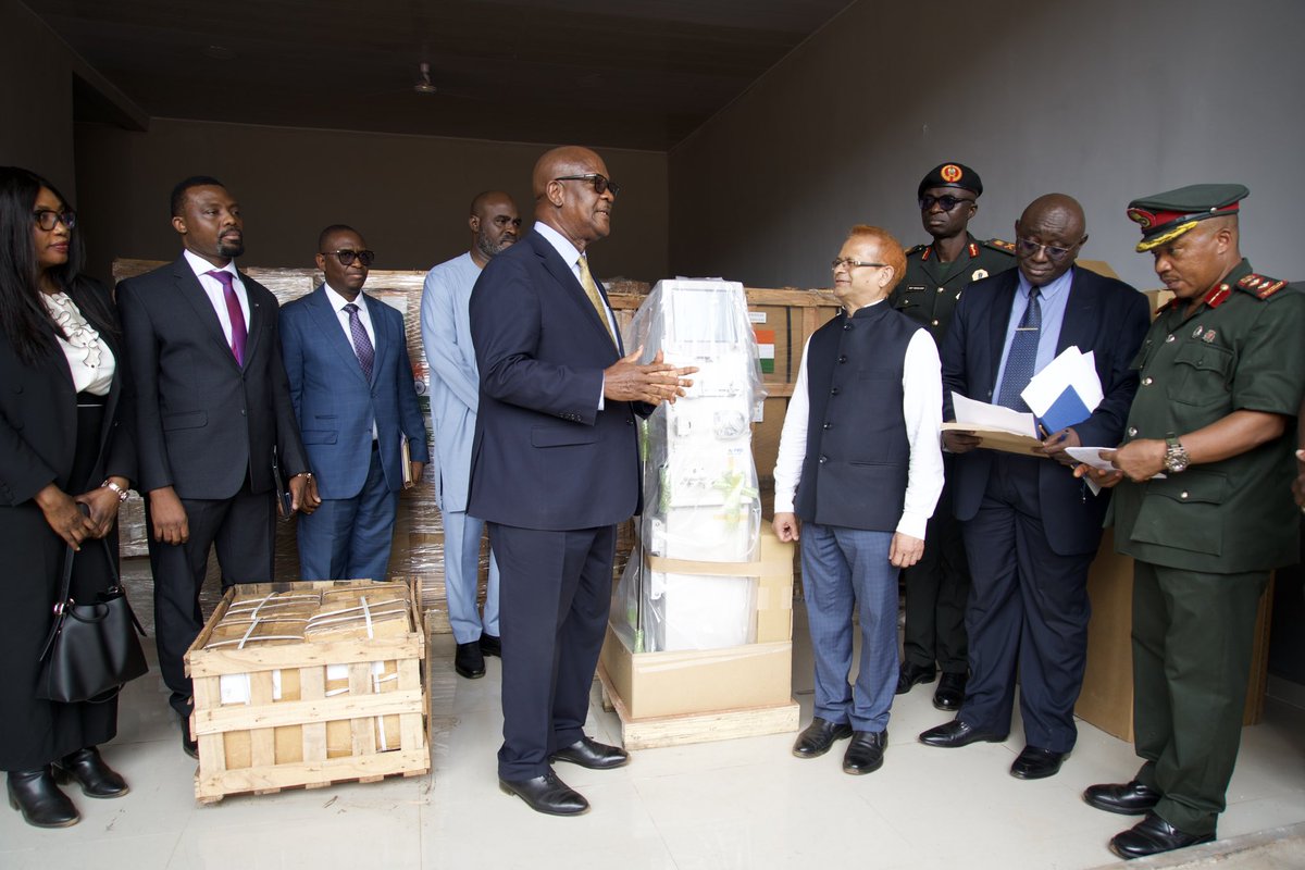 mohs_sl's tweet photo. Today was particularly exciting for the future of chronic kidney disease problems in S/L as @DembyAustin earlier received 15 new dialysis machines donated by the Indian High Commission. These new machines will improve diagnostics and treatment for people with kidney conditions. https://t.co/JhW83dtM1A